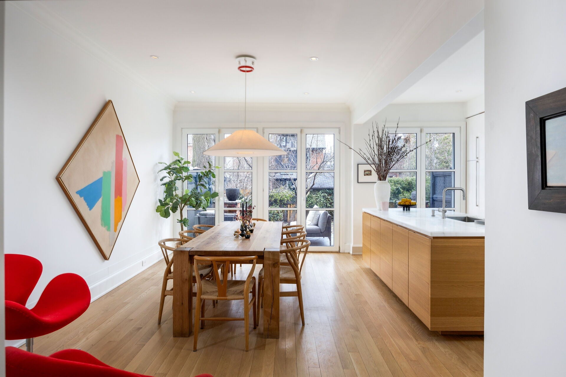 Spring Interior Design With Bright Colors and Statement Wall Art